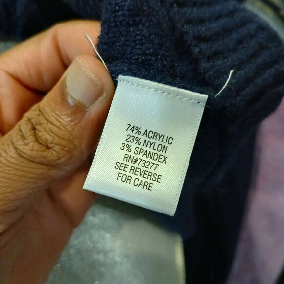 Woman's Sweater - Picture 7 of 8